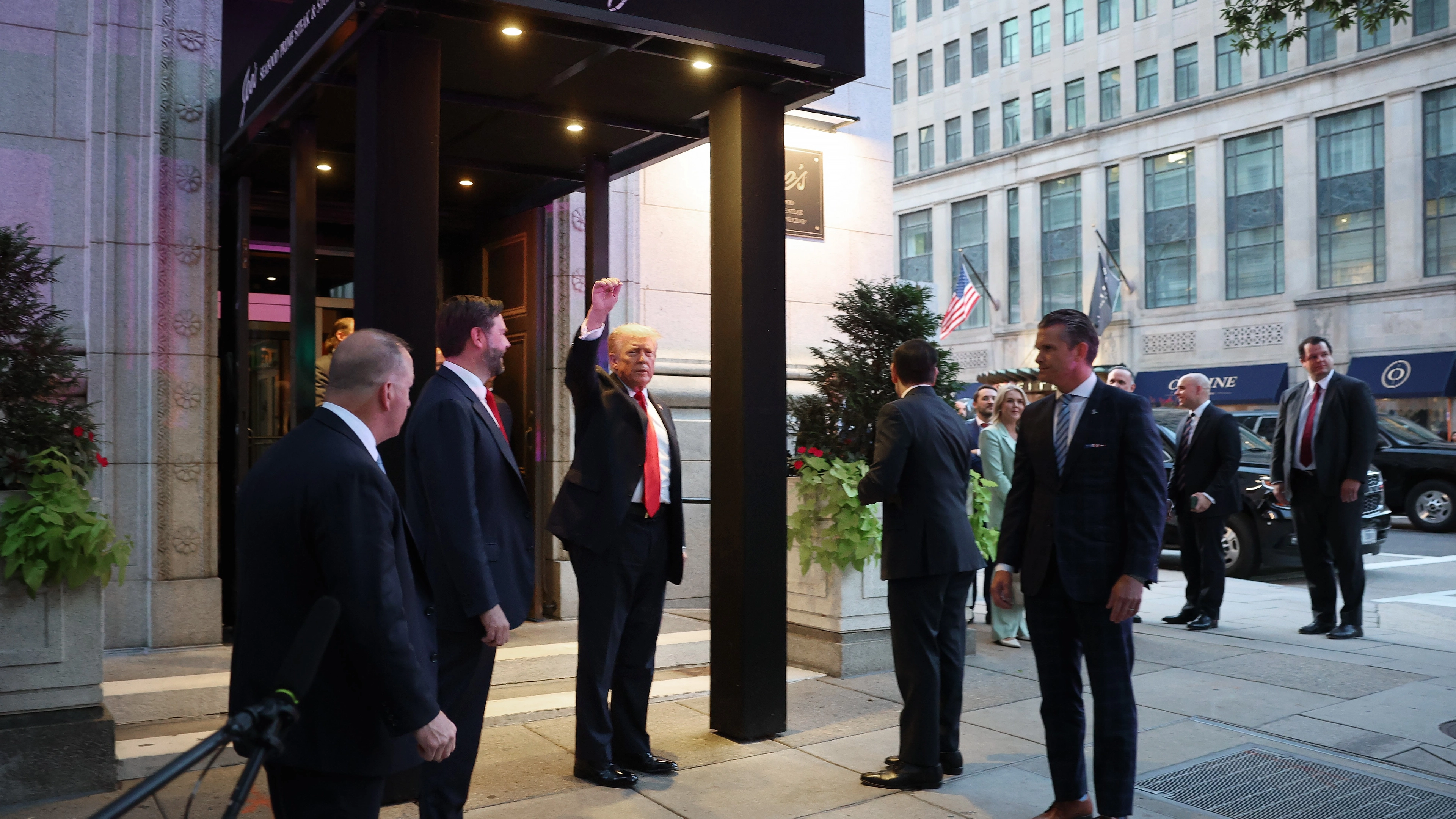 'Panicked' Trump demands protestors to be removed from restaurant and people shocked over unexpected detail