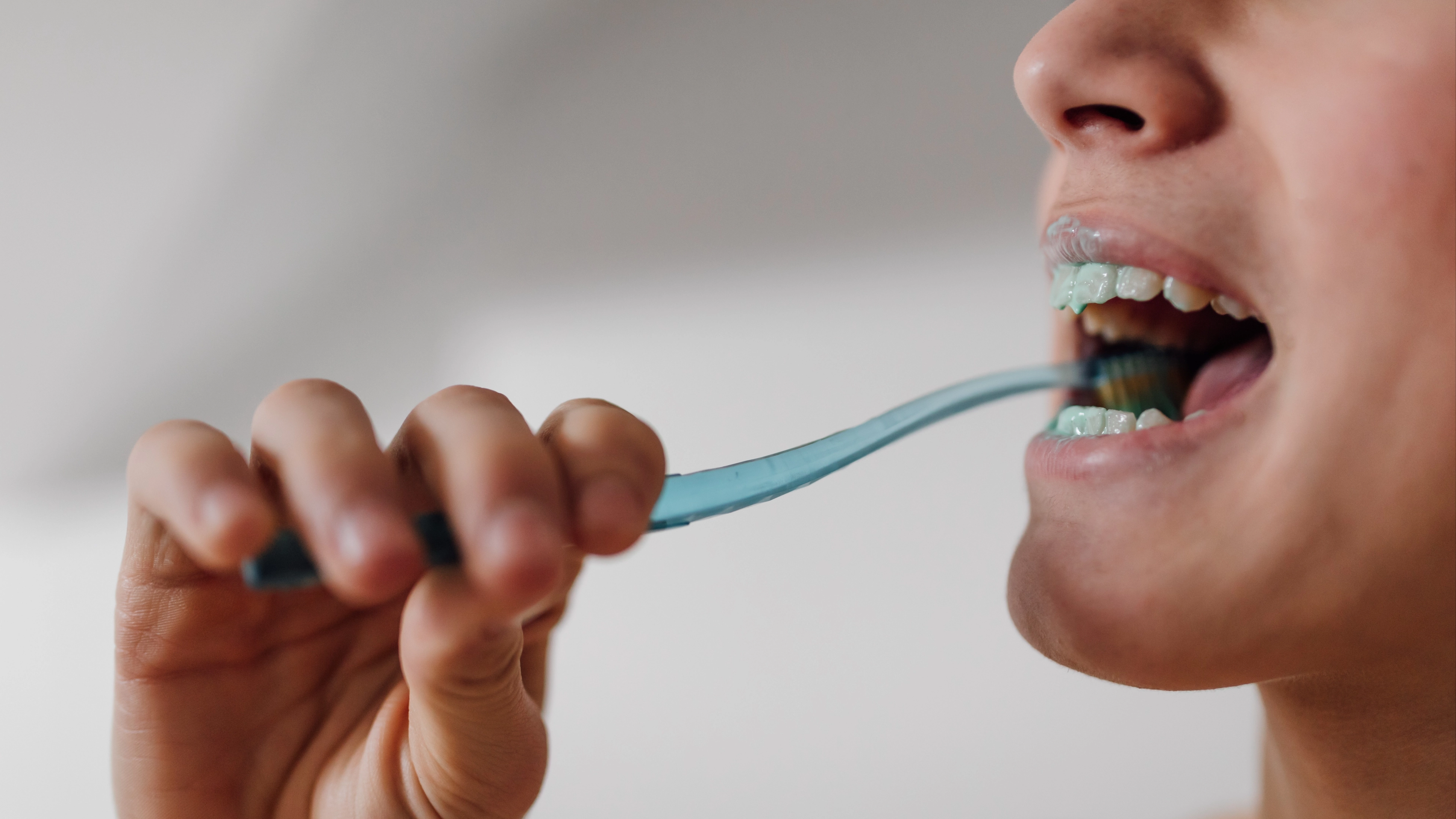 Dentists have clear message for anyone who brushes their teeth after breakfast
