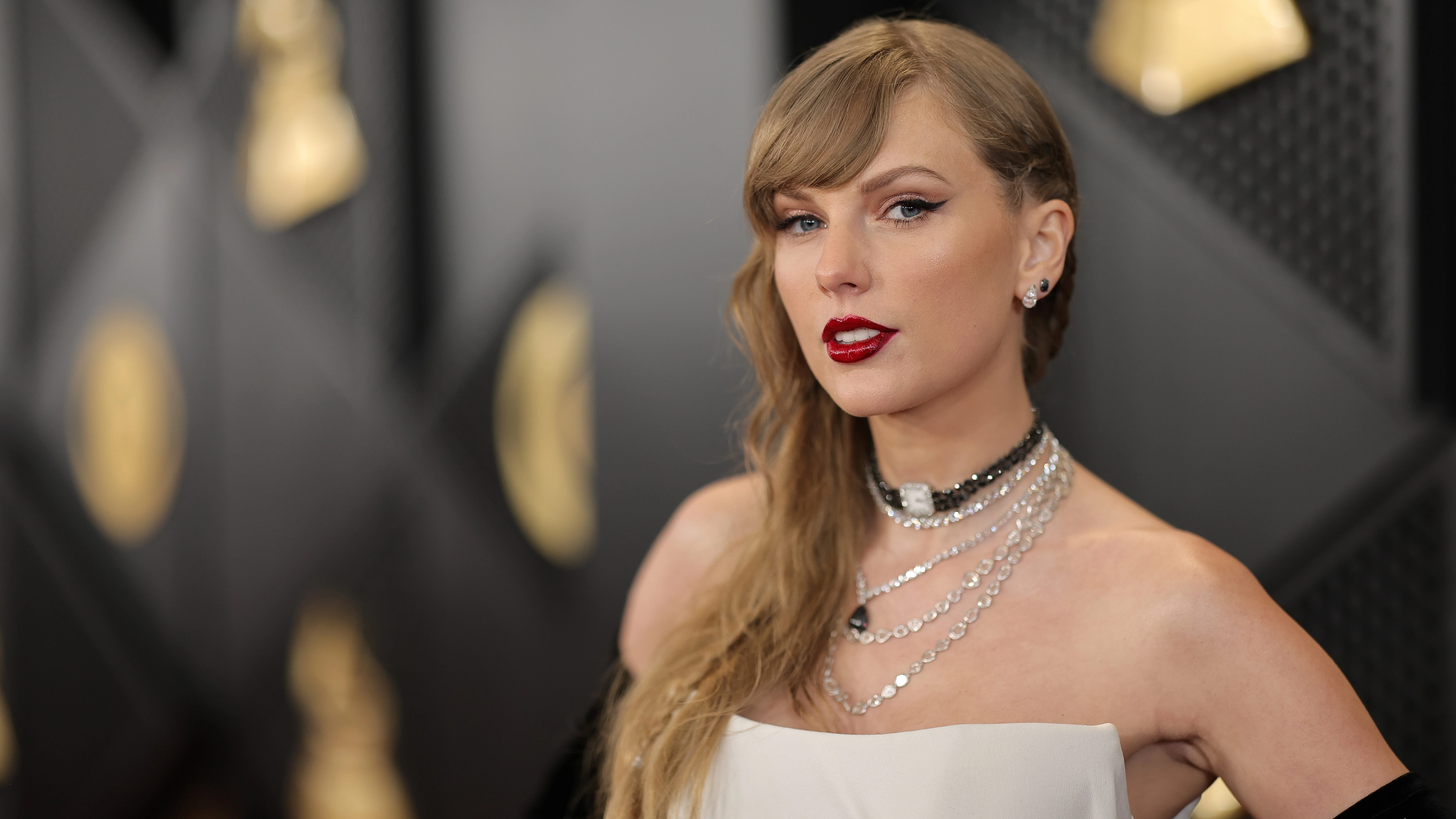 Taylor Swift breaks social media silence as she makes first post in 100 days