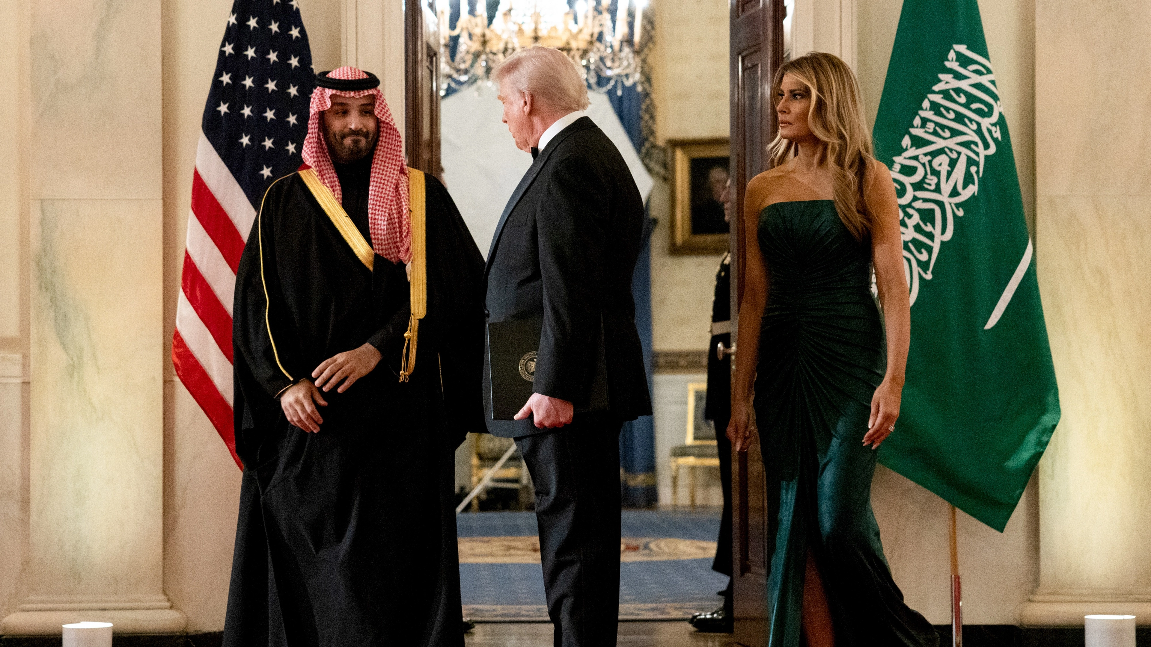 Lip reader decodes Melania Trump's comment to Saudi Crown Prince during controversial meeting