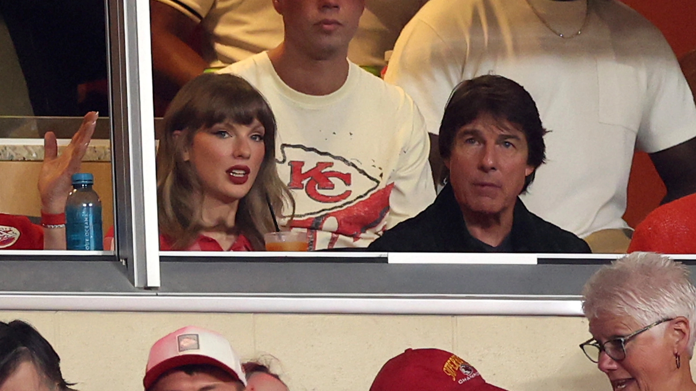 Taylor Swift's one-word response to Tom Cruise’s cryptic remark at Chiefs game, according to lip reader