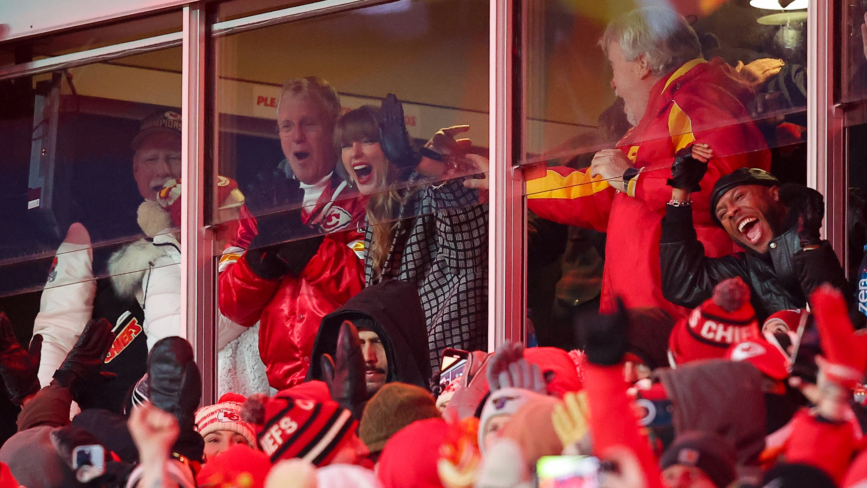 Taylor Swift fans make sad point after seeing vulgar t-shirt with 3-word message ahead of Super Bowl