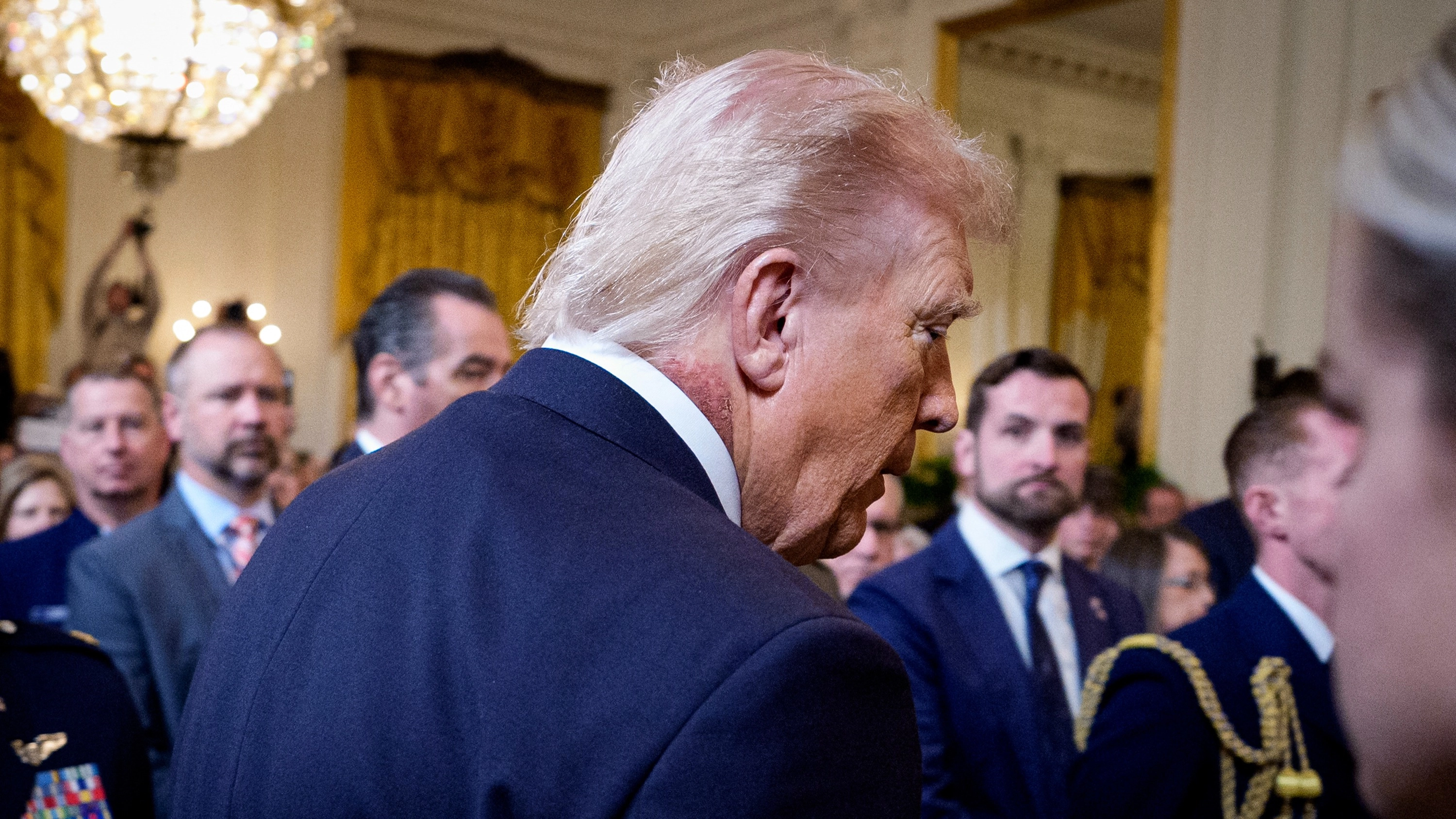 Donald Trump's doctor forced to address rash on his neck spotted during appearance