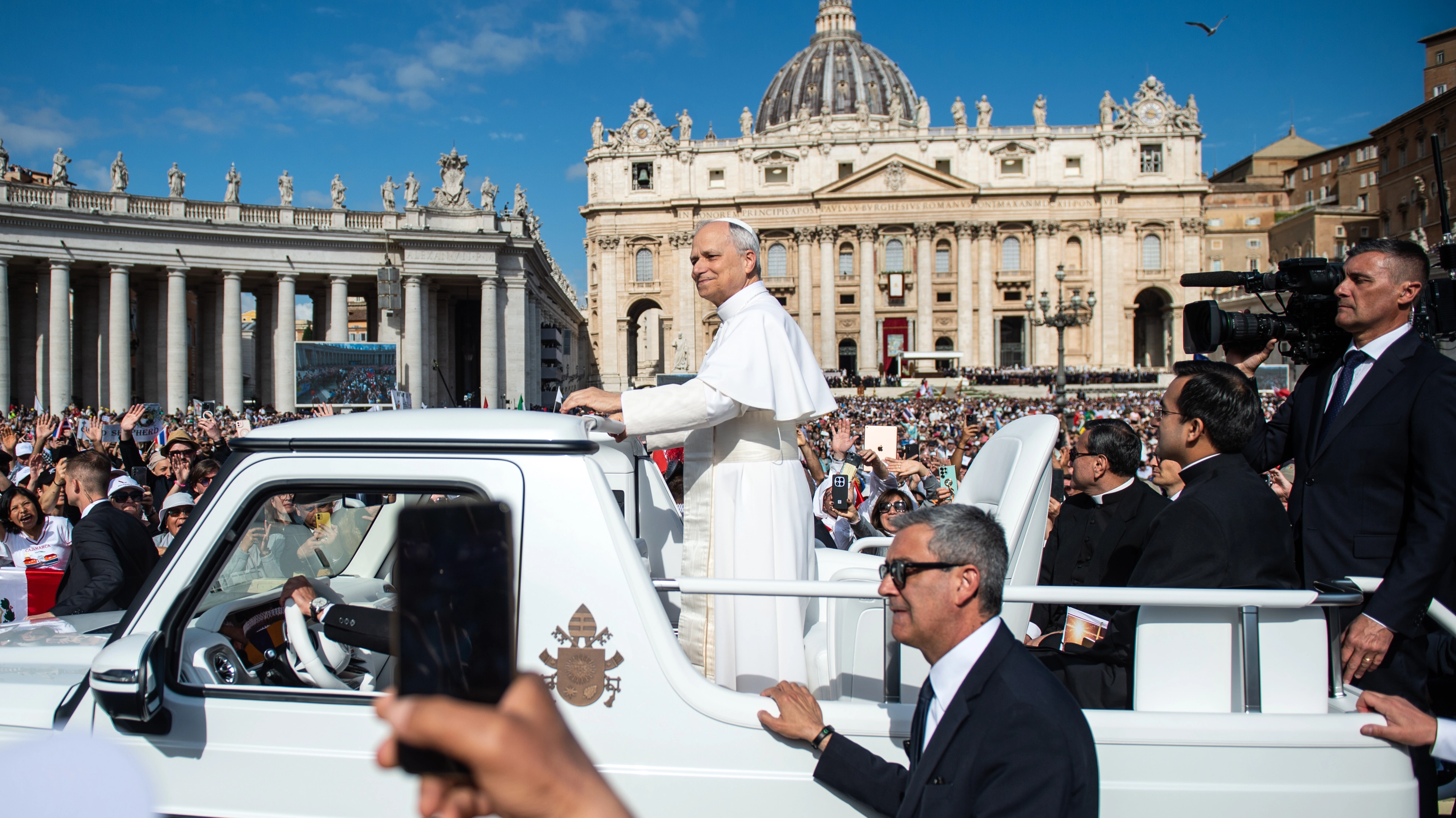 Pope Leo just broke major security protocol with his popemobile entrance