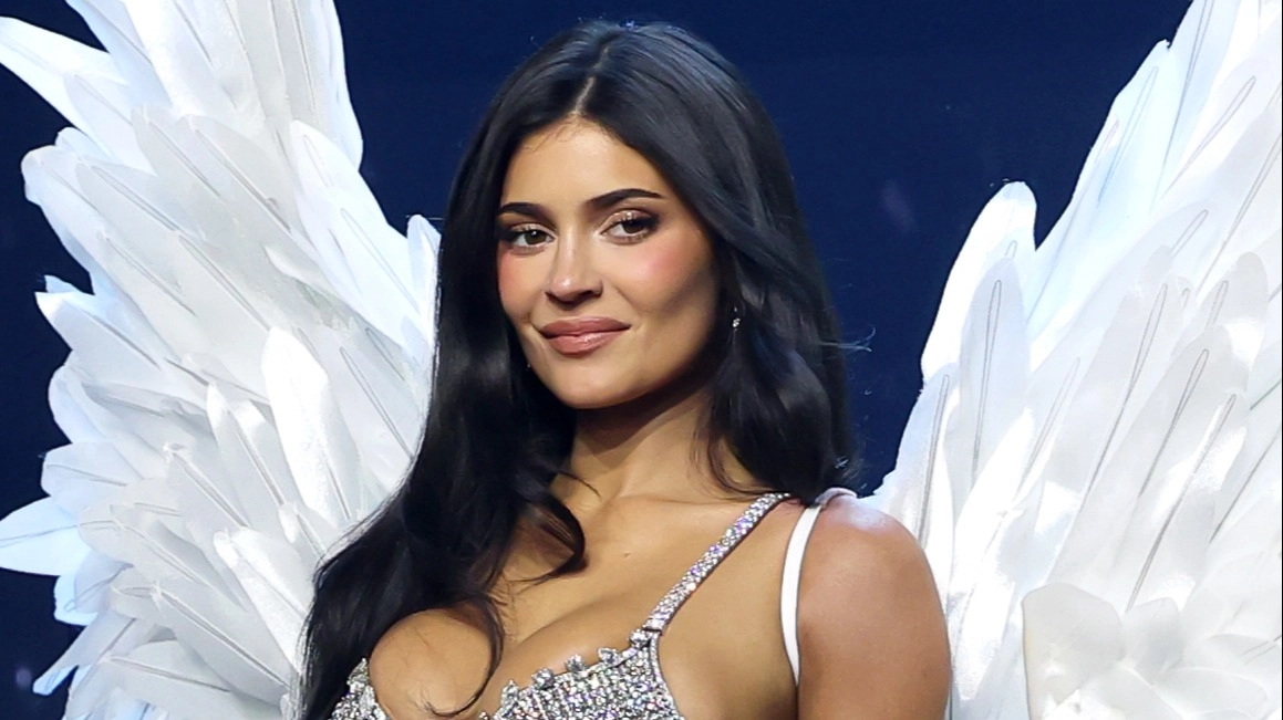 Kardashian fans speculate Kendall is ‘seething’ over Kylie’s Victoria’s Secret Fashion Show debut
