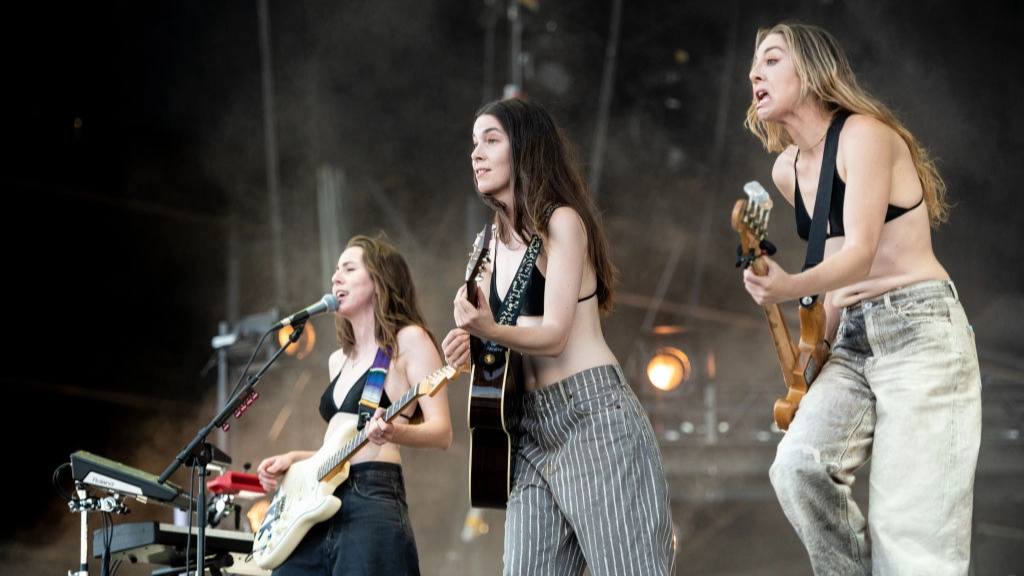 Haim fans scramble to one site to buy last-minute UK tour tickets as presale closes