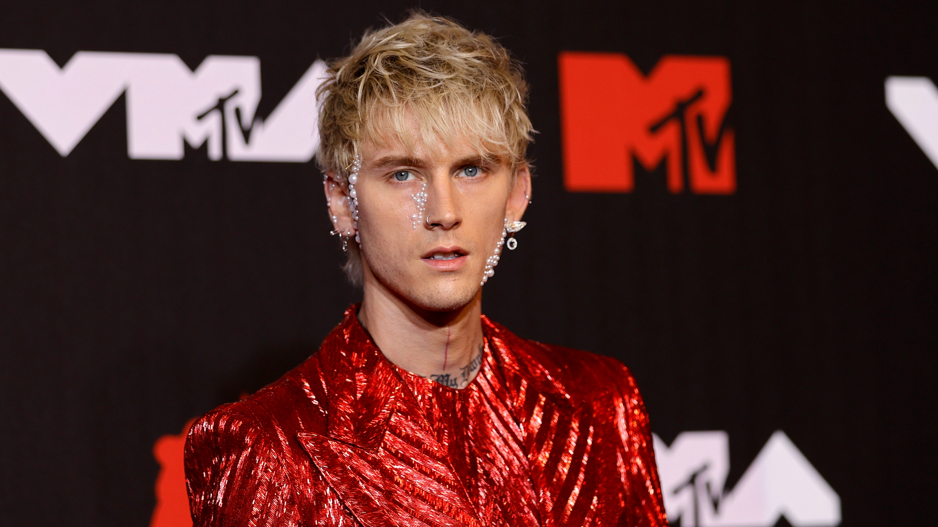 Machine Gun Kelly addresses online rumours after debuting new look