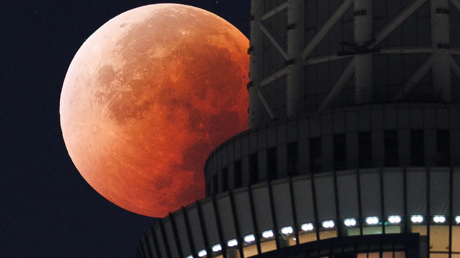 Three things you should not do tonight during rare blood moon
