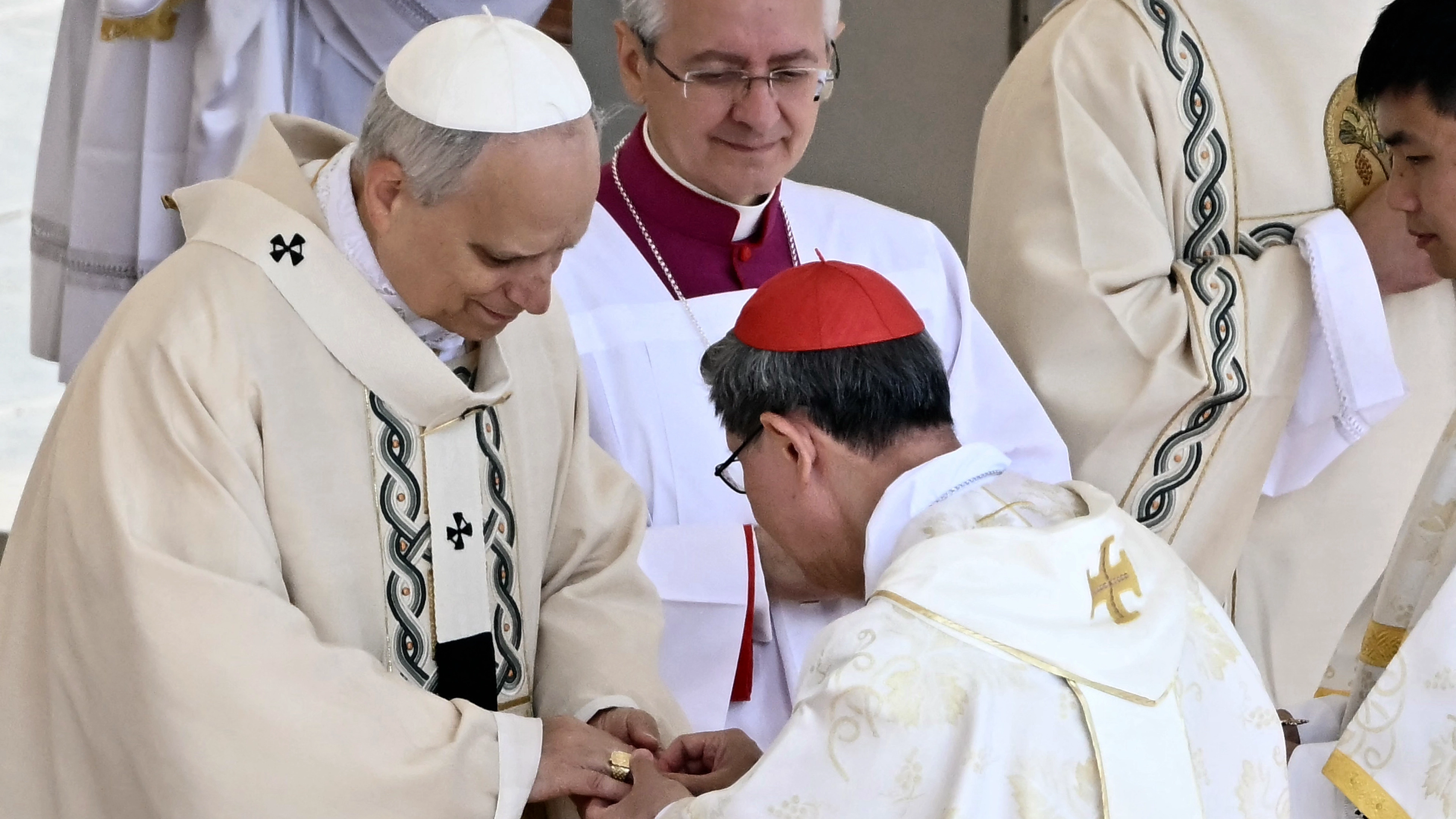 People spot Pope Leo’s reaction to fisherman’s ring being put on his finger in front of thousands of people