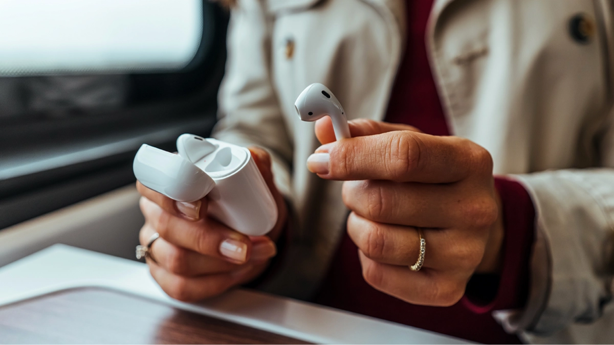 Reason why one AirPod always dies faster than the other