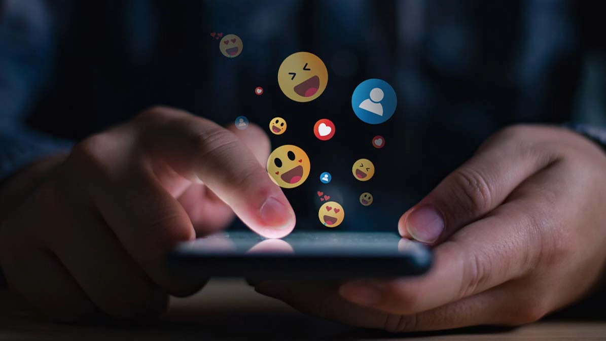 Experts issue warning on hidden meaning behind emojis kids are using