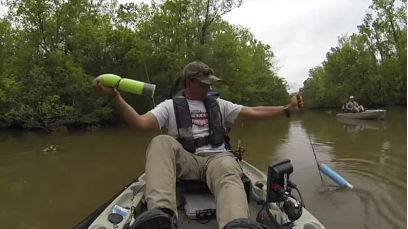 Guy gets surprised by alligator while fishing on a kayak