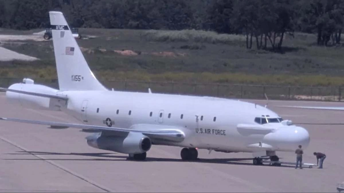 World's most secretive plane seen flying over Area 51 'confirming' longstanding rumor