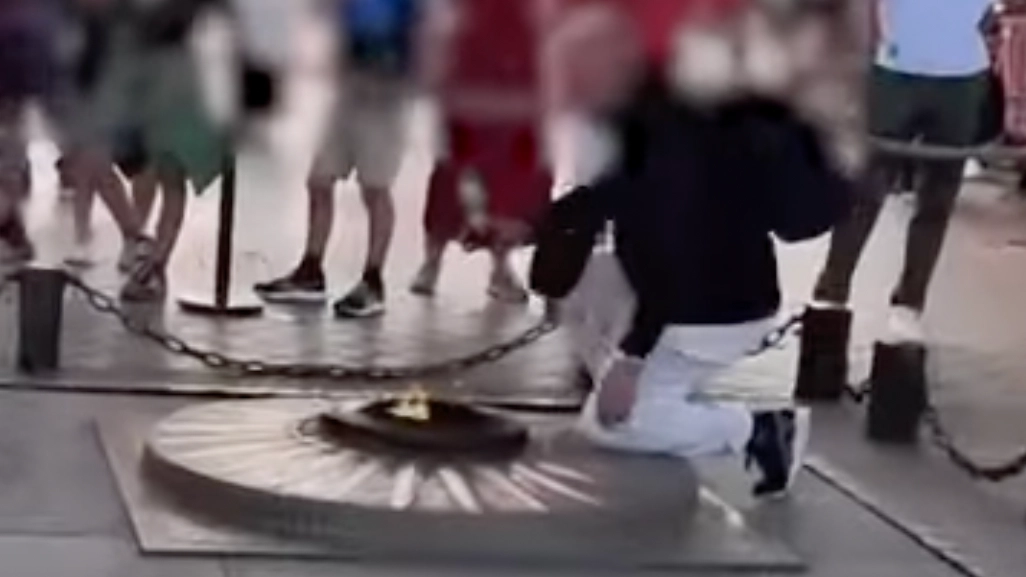 Man sparks outrage after lighting cigarette on eternal flame of Tomb of the Unknown Soldier
