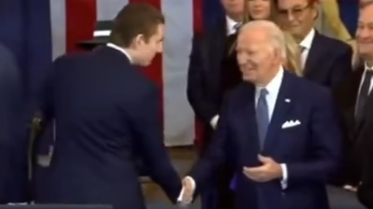 Lip reader shares thoughts on mysterious comment 'Barron Trump said to Joe Biden' at inauguration