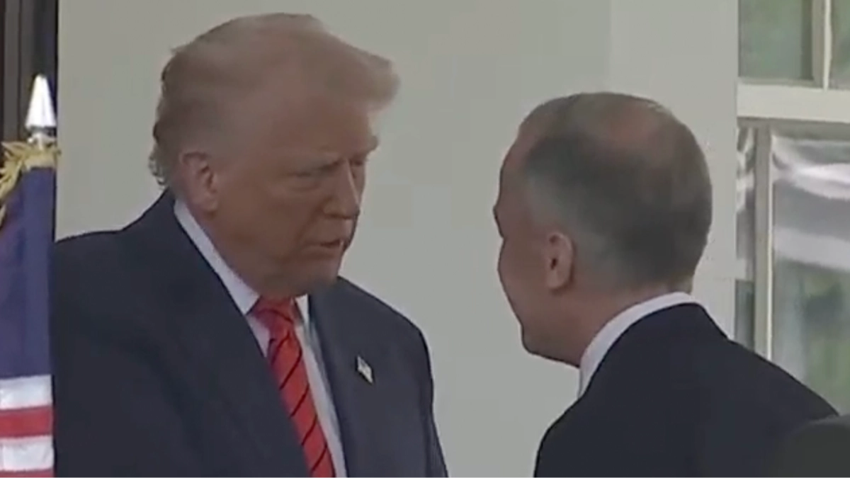Lip reader 'reveals' abrupt instruction Donald Trump gave Canada's PM Mark Carney as he arrived at White House