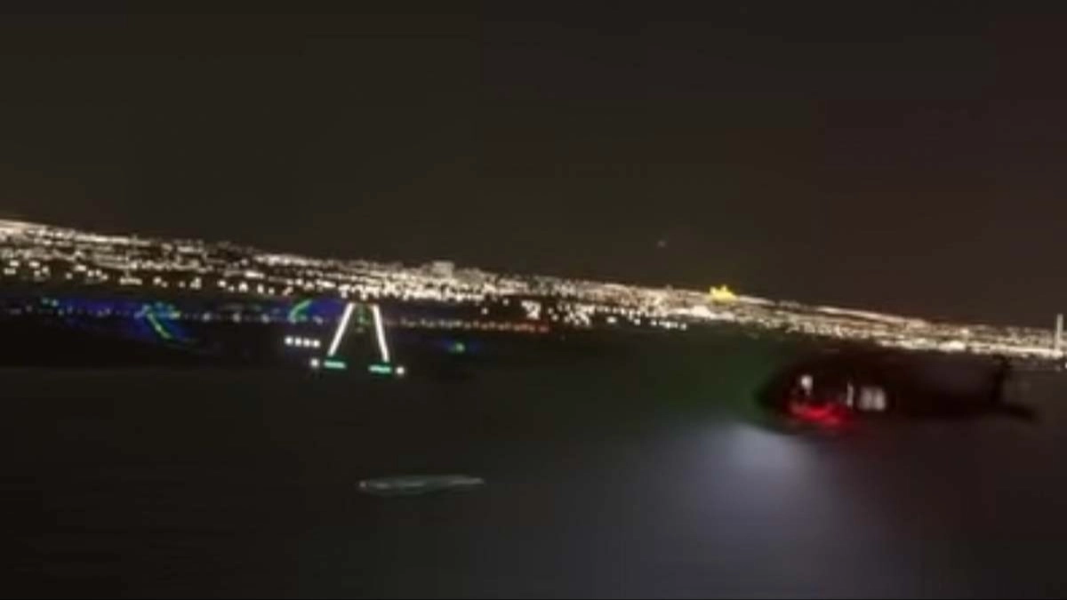 Officials release harrowing simulation of what pilots saw right before American Airlines plane collided with Black Hawk