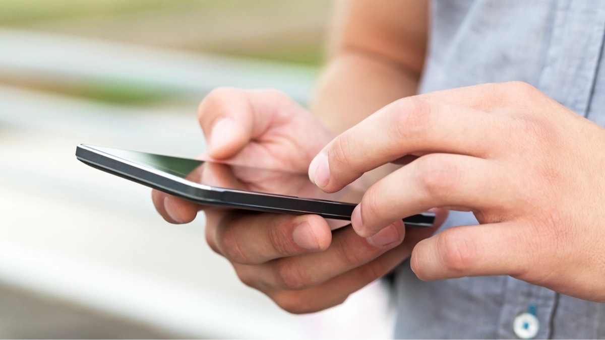 Urgent warning for people to turn off their phone immediately if they see these three signs