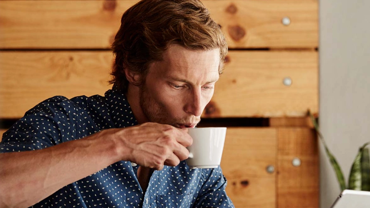 Doctor gives strong warning to people who drink coffee in the morning with risk of painful reaction