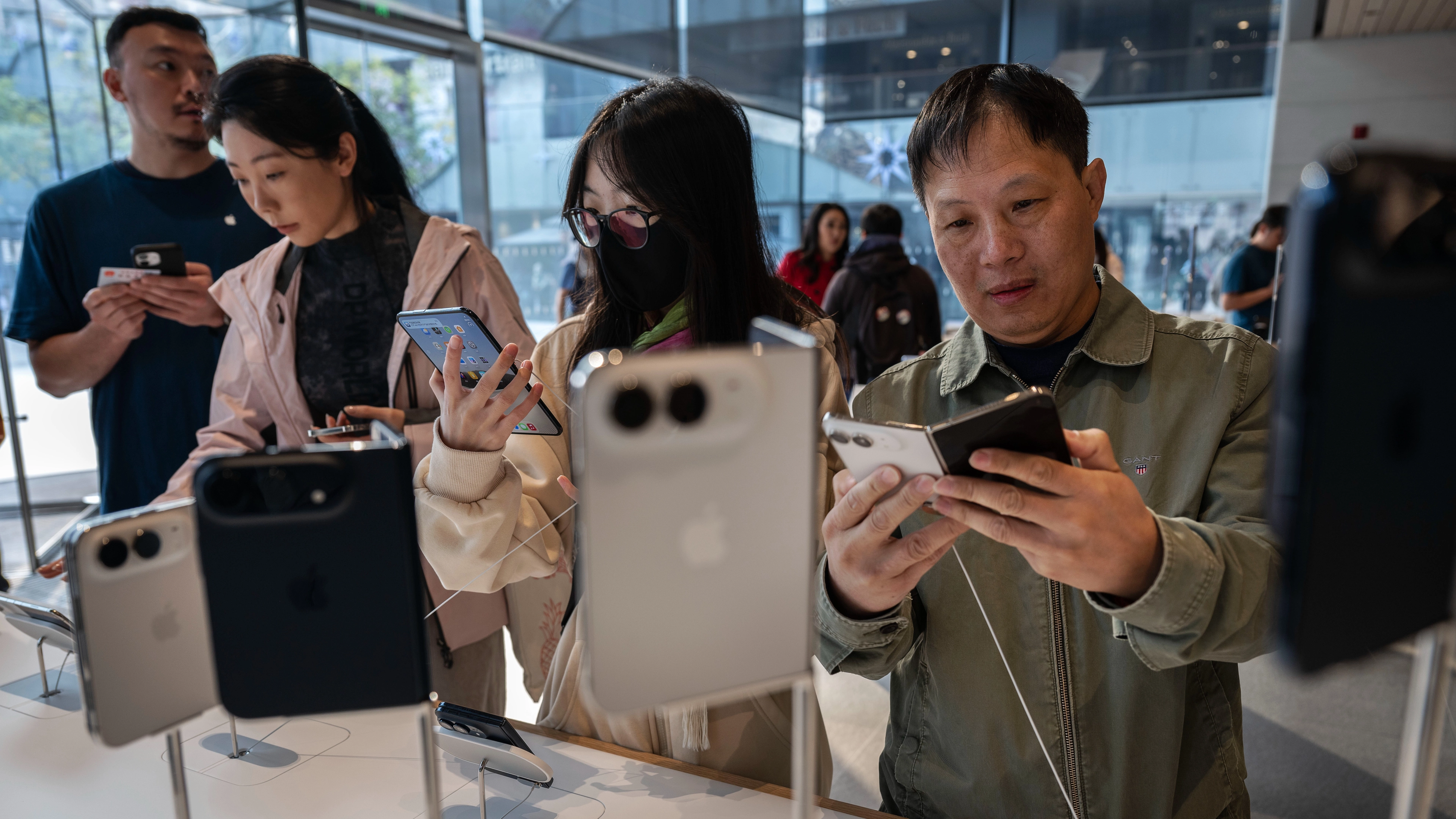 Apple issues new warning that iPhone Duo buyers could leave empty-handed in release day chaos