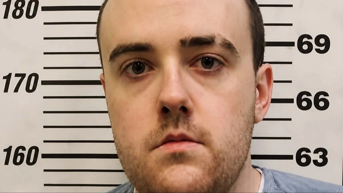 Convicted murderer serving life sentence escapes prison as officials issue urgent warning