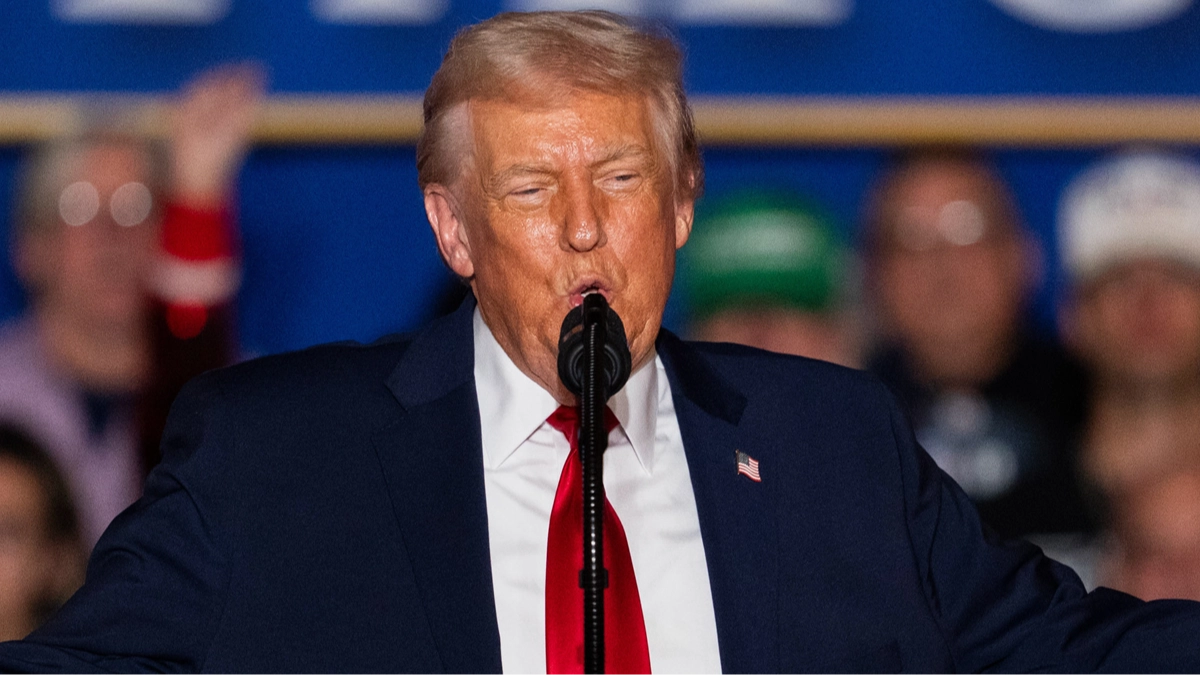 Trump makes 'disgusting' comment about Karoline Leavitt's lips during speech and it's left people seriously disturbed