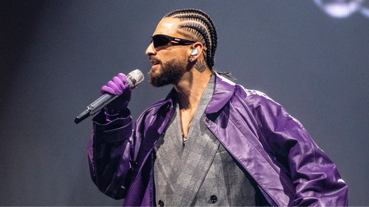 Awkward moment singer Maluma stops concert to slam mom for bringing baby to show