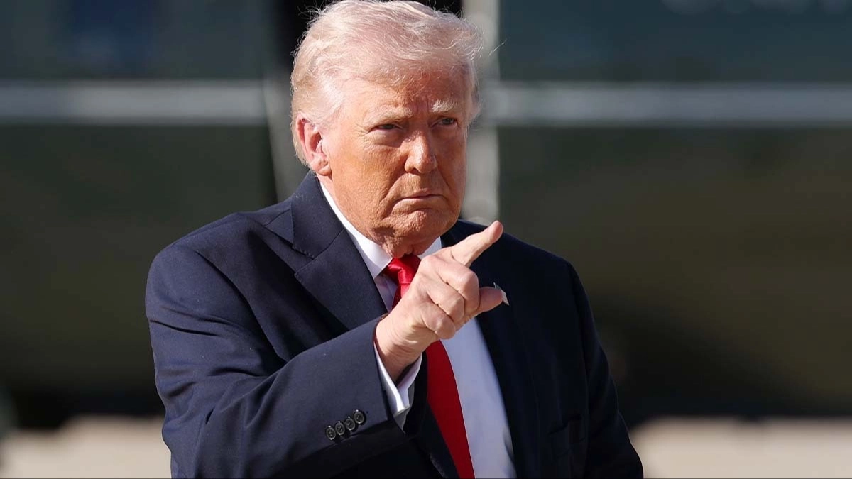 Donald Trump issues chilling 'shoot to kill' order for Iranian boats in Strait of Hormuz