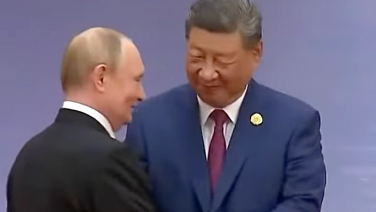 Body language expert breaks down meaning behind Vladimir Putin’s handshake with China's Xi Jinping