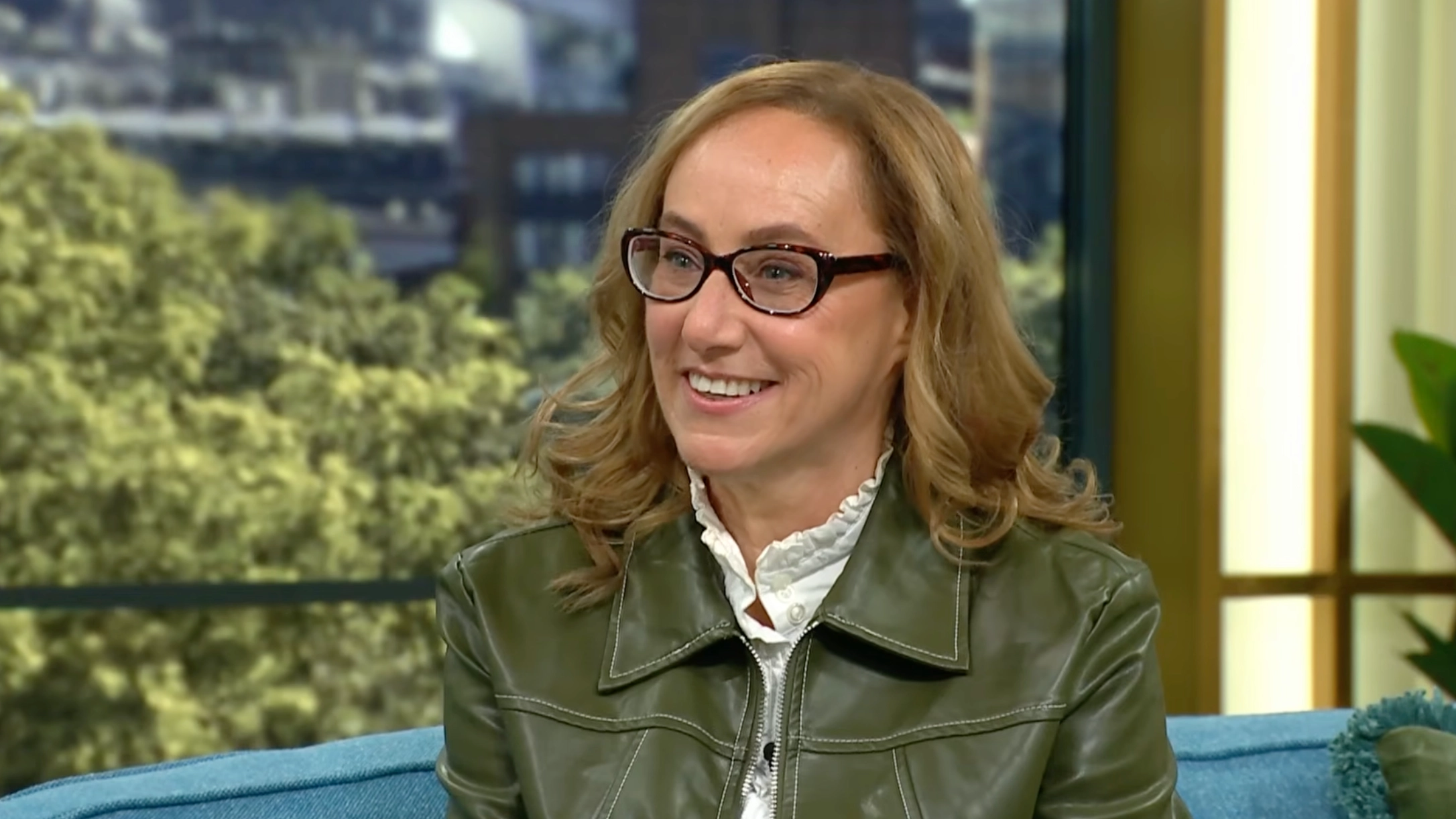 Sex surrogate who has slept with over 400 clients reveals her mom's surprising reaction to the job