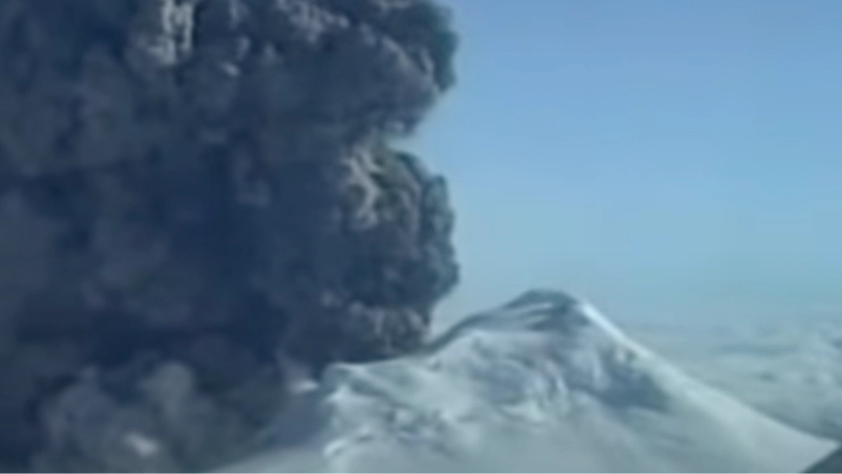300,000 US residents sent urgent warning to prepare for imminent volcano eruption