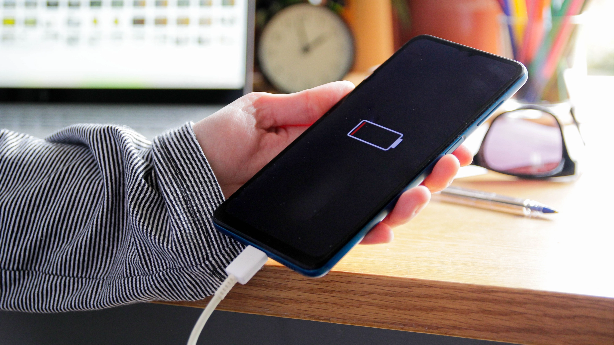 Experts explain why people should never charge their phone to 100% and if it actually ruins your battery