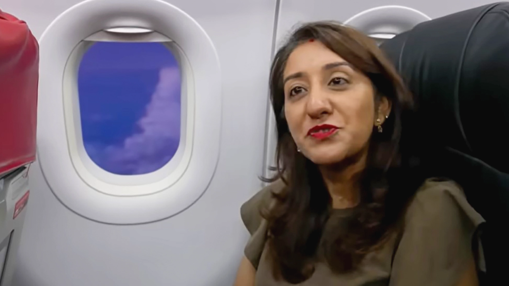Woman travels to work by plane every single day because it's cheaper than renting in city