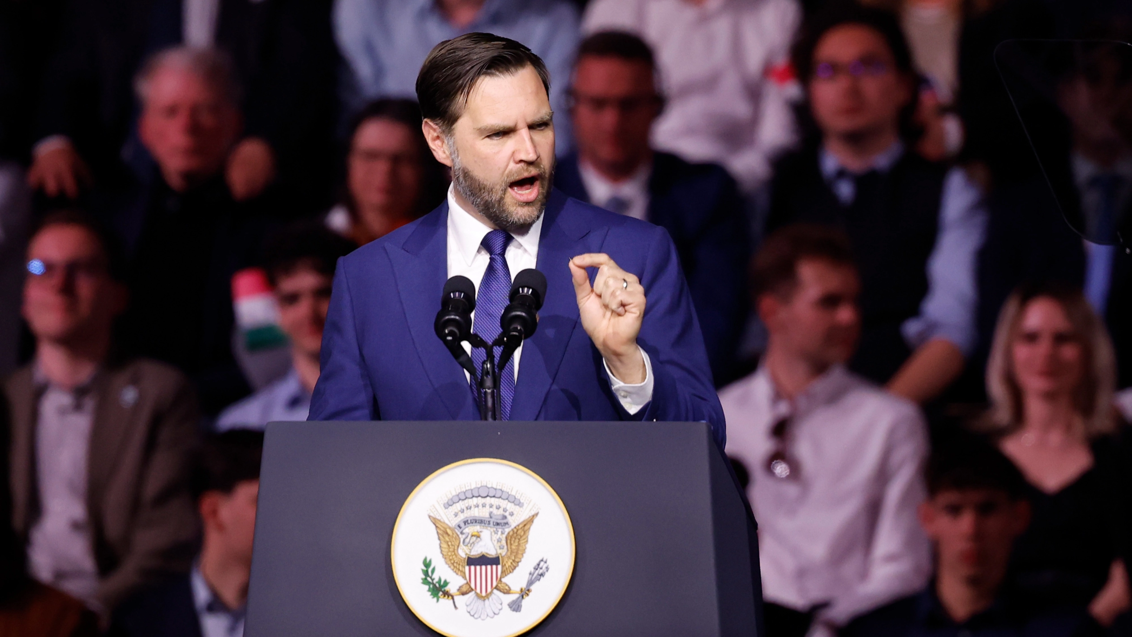 JD Vance heckled mid-speech after issuing warning to Pope Leo as he weighs in on Trump feud