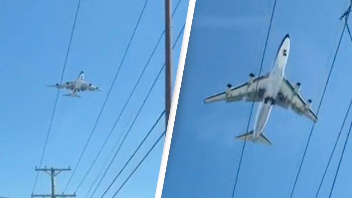 People are convinced there’s a ‘glitch in the matrix’ after plane spotted not moving in sky