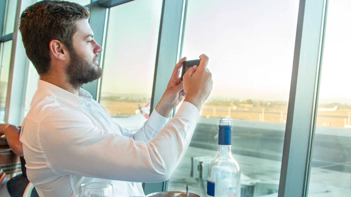 Warning issued to airport passengers who drink alcohol before they fly