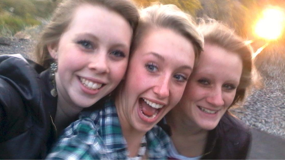 Tragic warning given just moments before three friends died as selfie shows they missed heartbreaking detail