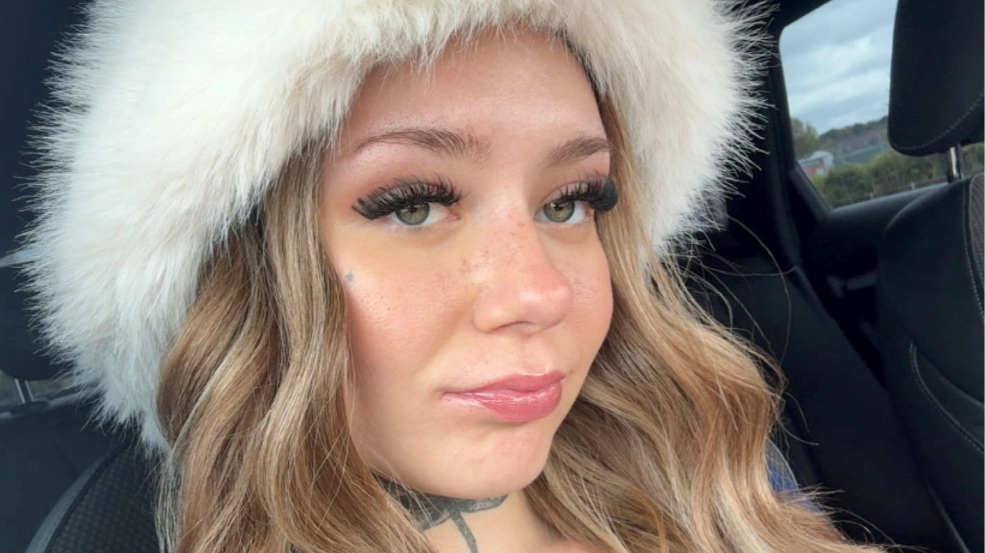 British woman who began vaping at 15 diagnosed with lung cancer after doctors 'turned her away eight times'