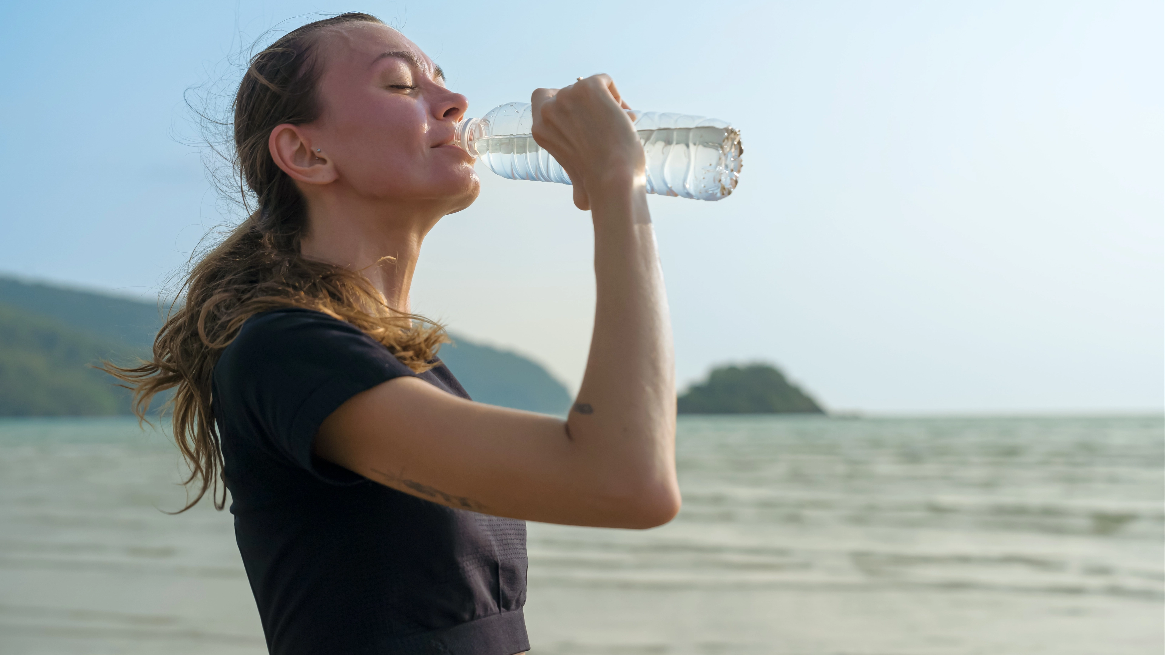 Expert reveals exactly how much water you should drink per day according to your age