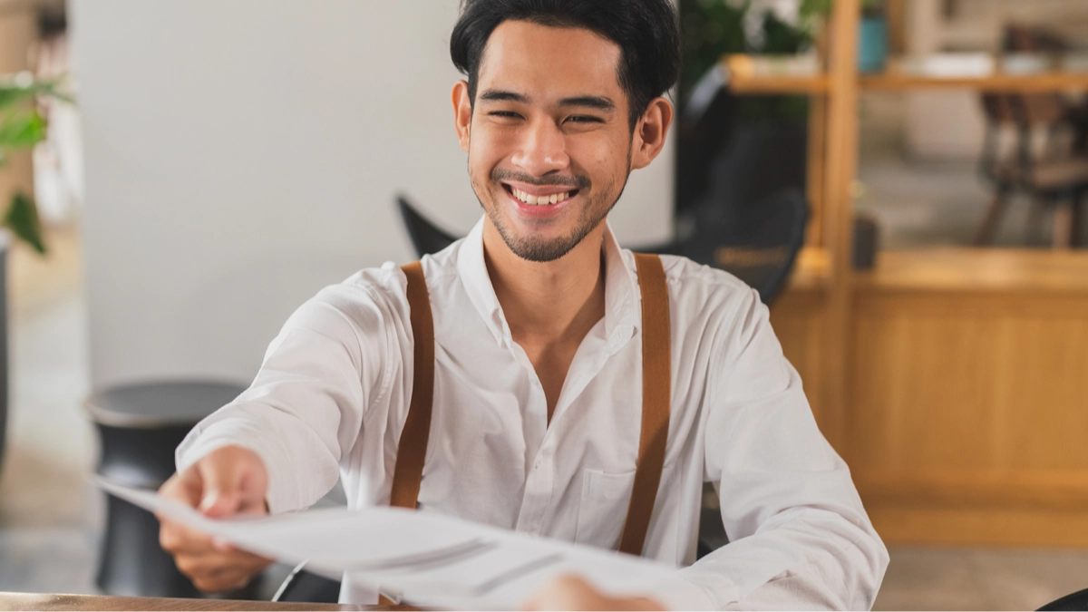 Expert issues warning about new 'job hugging' trend which could ruin your career