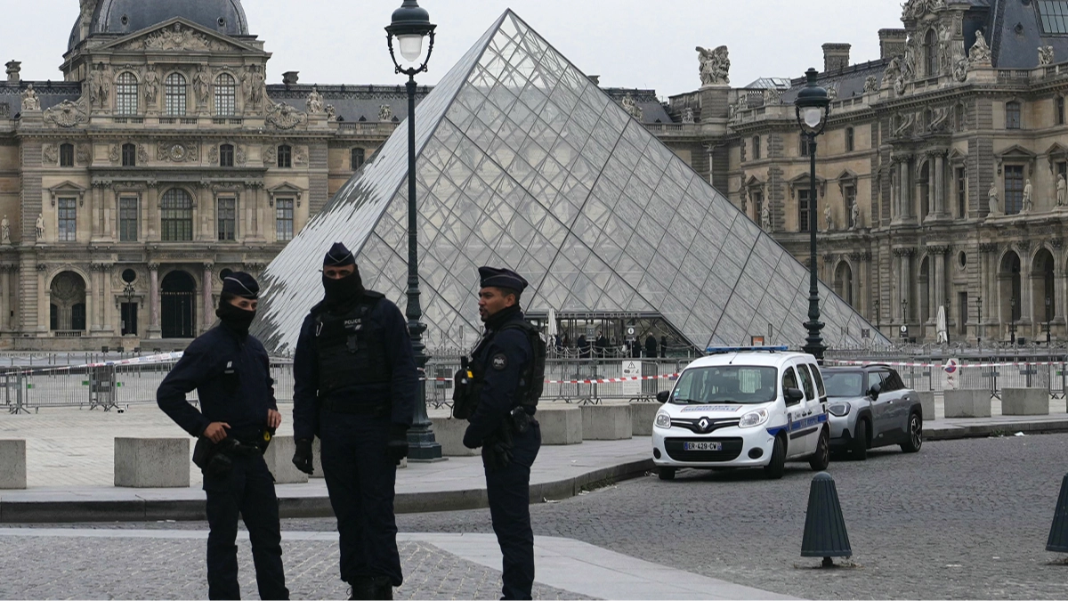 Authorities release details of how suspects pulled off Louvre robbery as 'stolen' items revealed