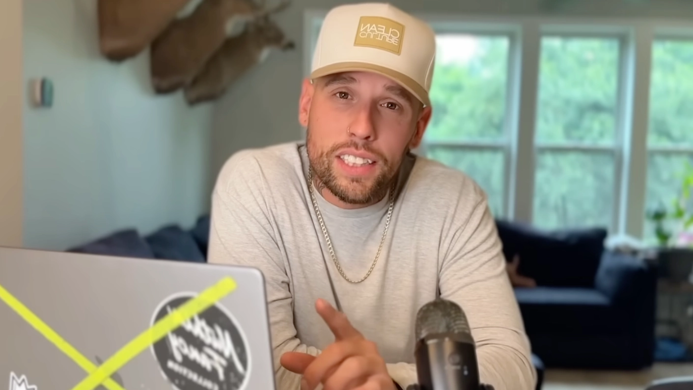 Recovering alcoholic breaks down the three differences between a casual drinker and an addict