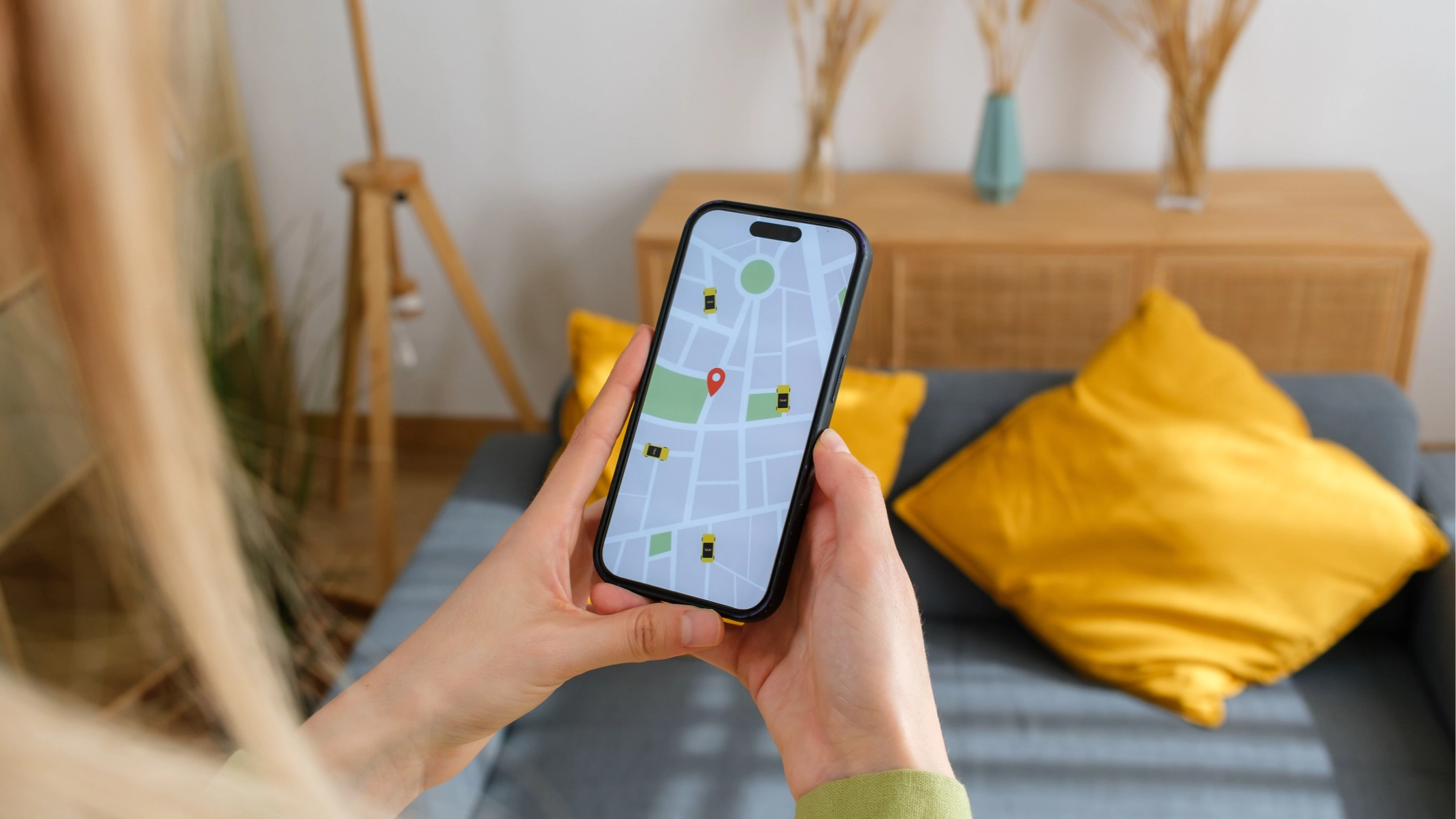 Relationship therapist issues warning to any couples who share their locations with each other