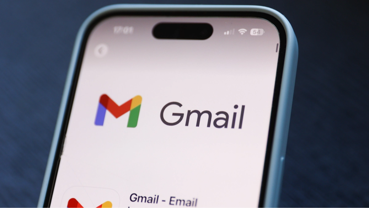 Expert issues urgent warning to 184,000,000 Apple and Google users amid 'security breach'
