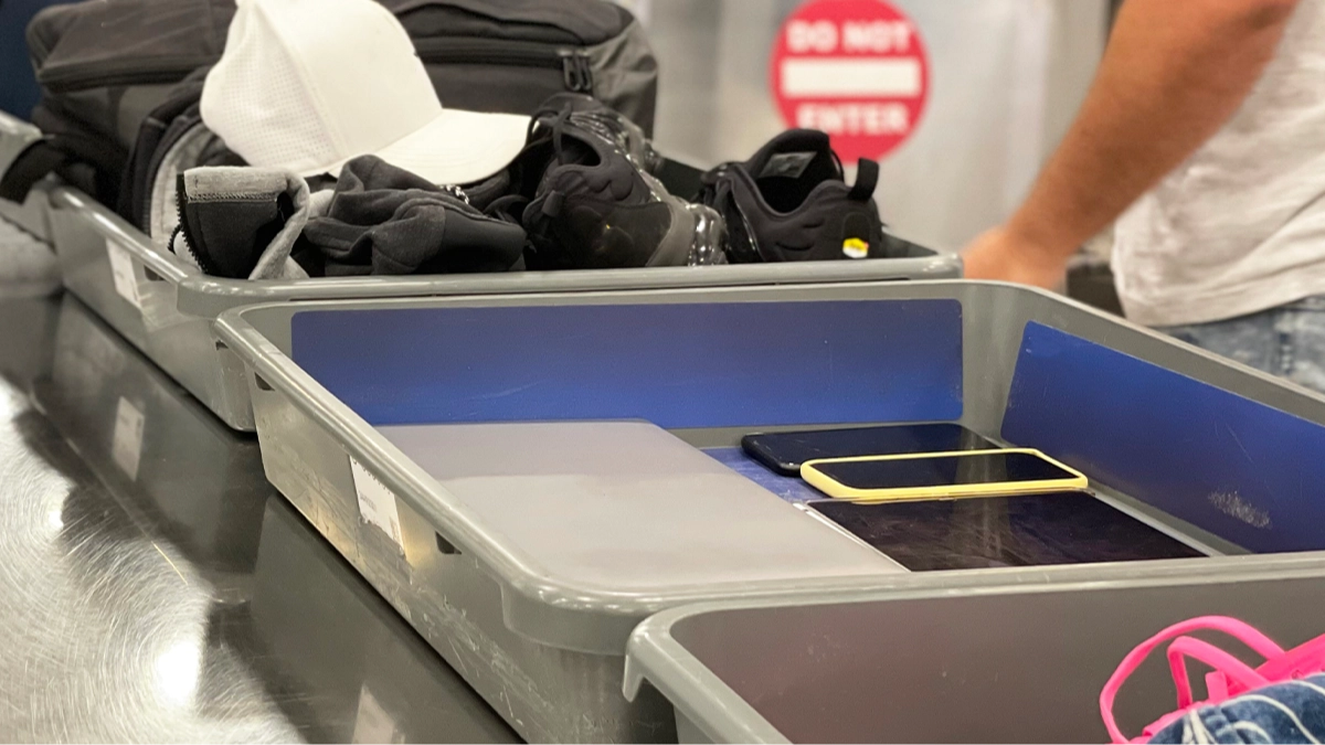 TSA issues warning as they ban certain card at airport security that's owned by millions