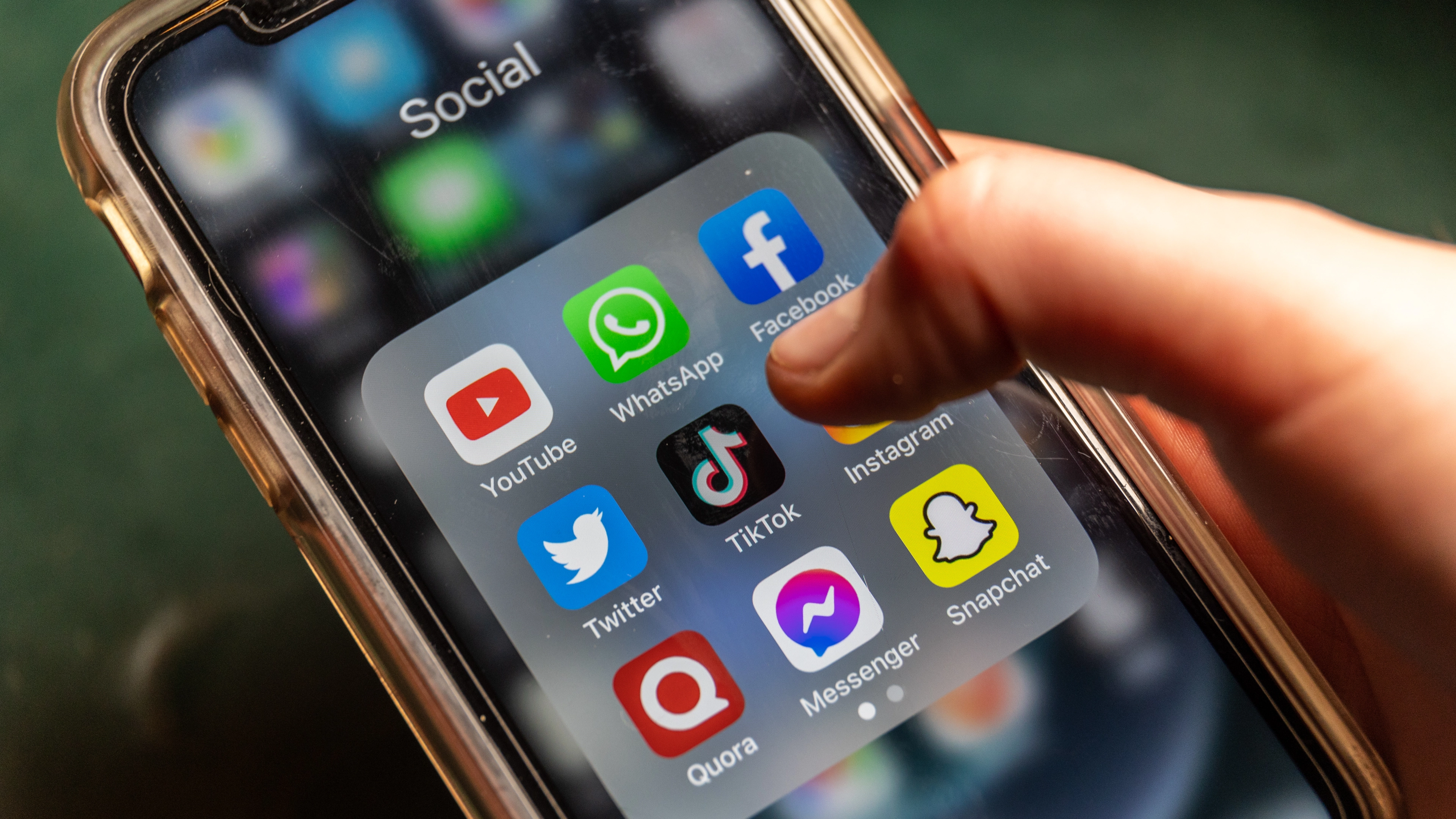 Apple employee reveals surprising reason why you shouldn't close apps on your iPhone