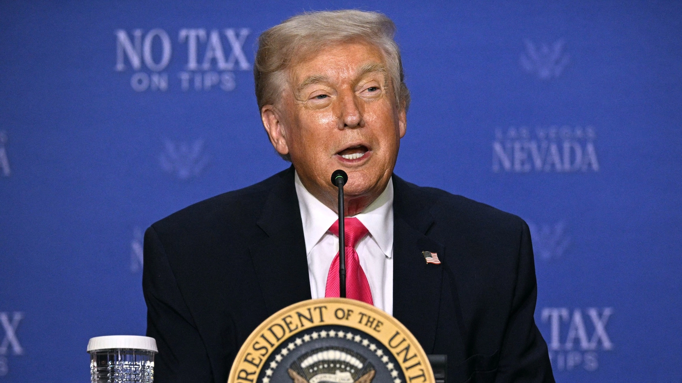 Trump's approval rating revealed in poll as Americans question president's mind