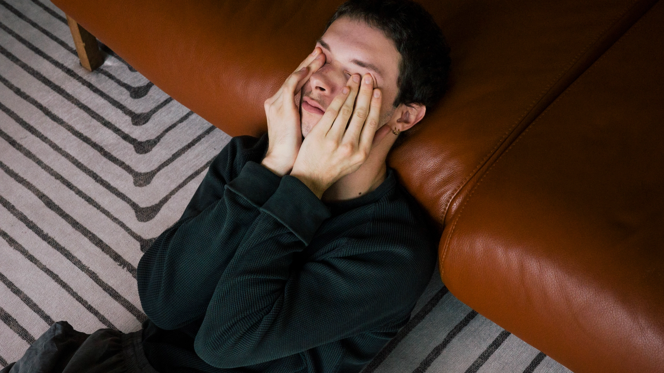 Psychologist reveals the impact of being bored amid Gen Z trend to ‘rawdog’ it