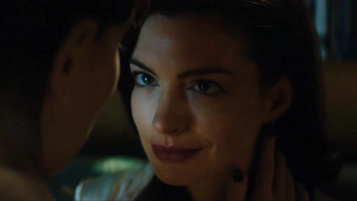 Verity footage of Dakota Johnson and Anne Hathaway kissing leaves fans stunned