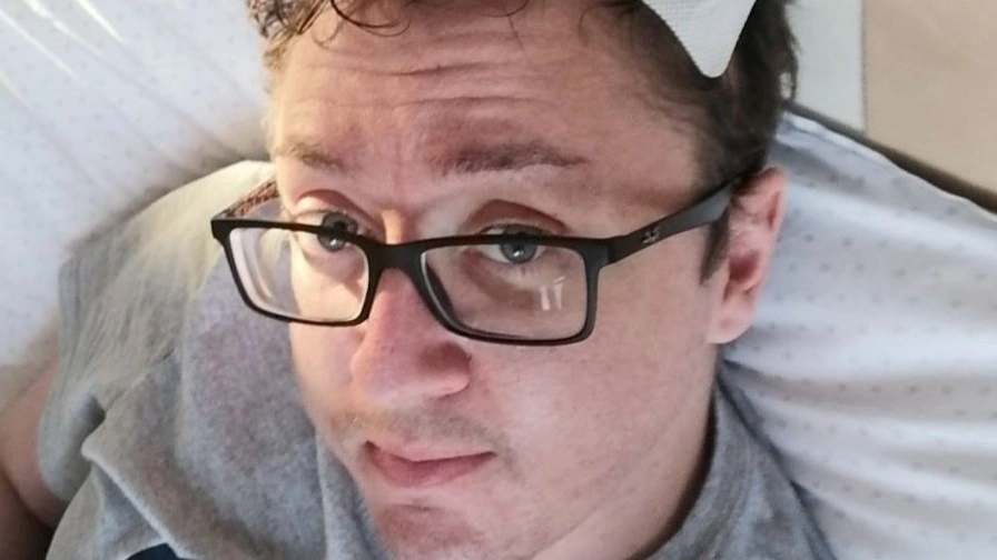 Man, 38, recalls 'warning signs' after learning 'work stress' was actually a brain tumor